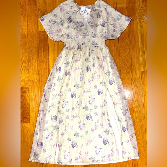 Sandra Darren White Maxi Printed Dress with Flutter Sleeves and Smocked Waist - Picture 1 of 3